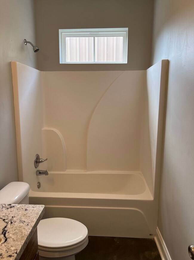 Foto del edificio - 2 bedroom 1 bathroom available for rent