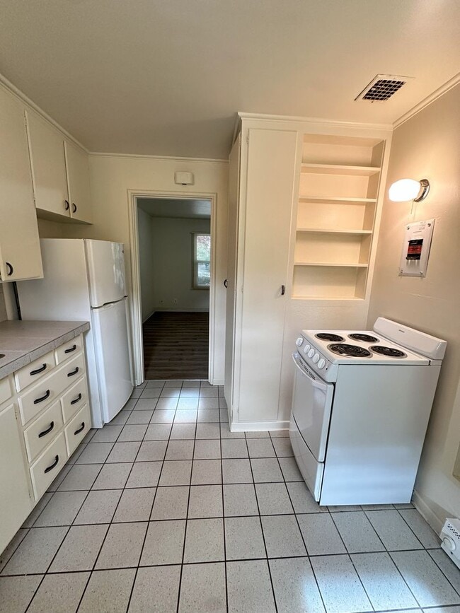 Photo - (PEA 414) 10th & Lawrence ~ 1 Bed/1 Bath Apartment