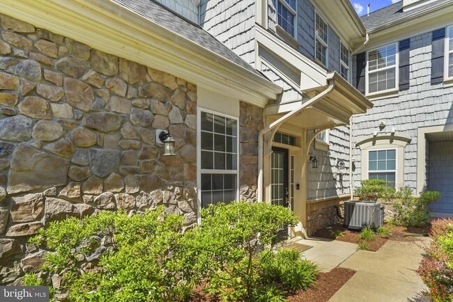 Building Photo - 13868 Greendale Dr