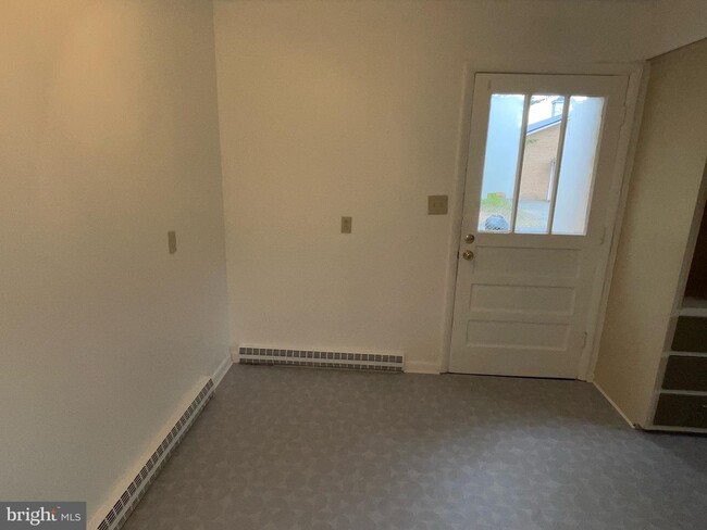 Building Photo - 1499 Valley Rd