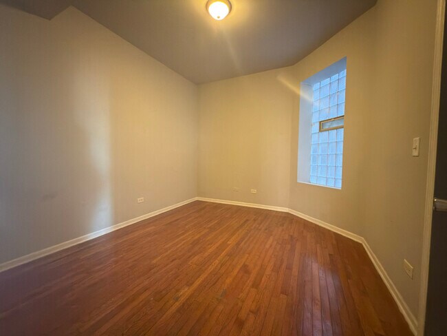 Foto del edificio - 5116 S Prairie Ave