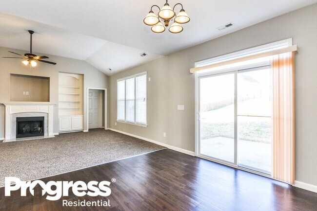 Foto del edificio - 245 Haywood Ln