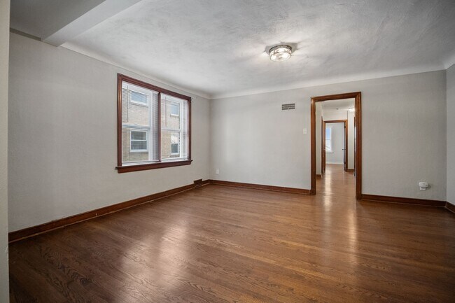 Foto del edificio - TGS Upstairs Lounge