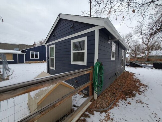 Building Photo - 650 W 10th St