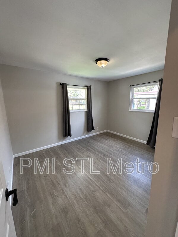Building Photo - 10776 Spring Garden Dr