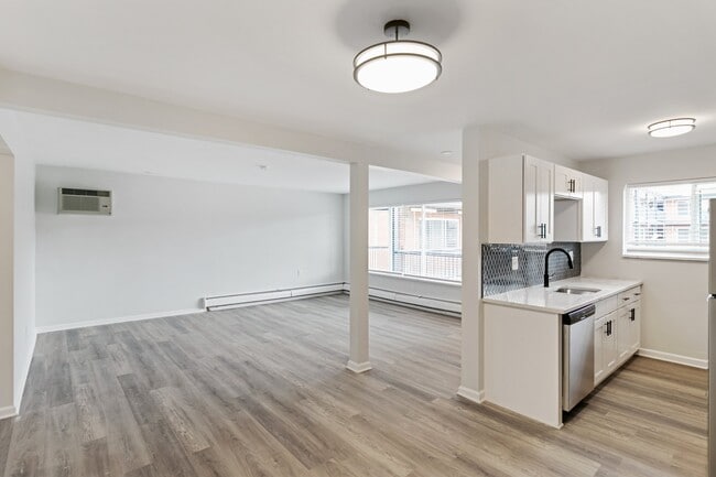 Building Photo - The Park on 13 Apartments - Royal Oak, MI