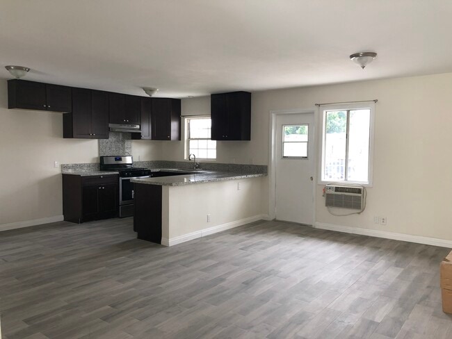 Building Photo - 104 S Meadow Rd