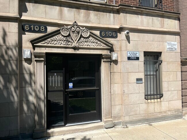 Frente - 6106 S University Ave