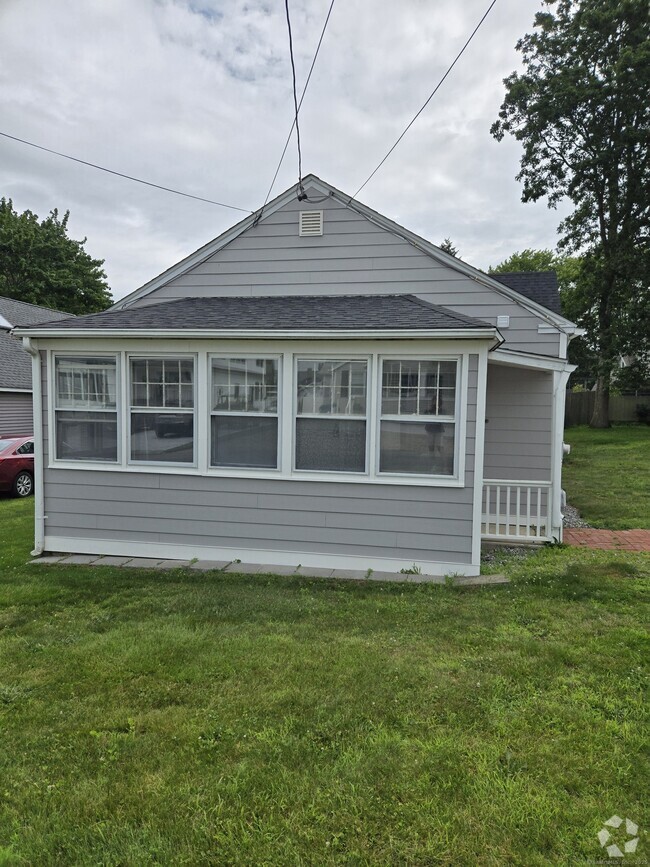 Building Photo - 38 Mohican Rd