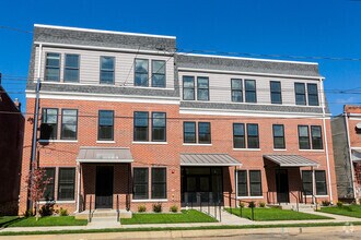 Building Photo - 213 Jackson St