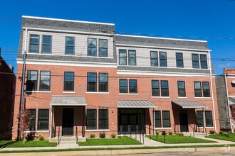 Building Photo - 213 Jackson St
