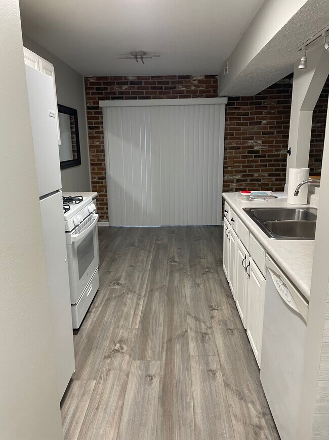 Building Photo - 24 N Waterford Dr
