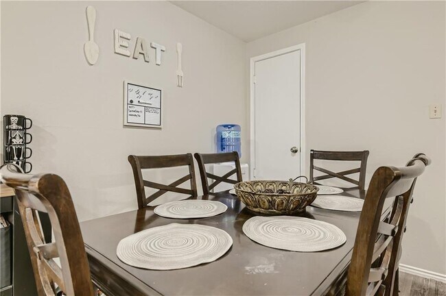 Foto del edificio - 2124 Redwing Way