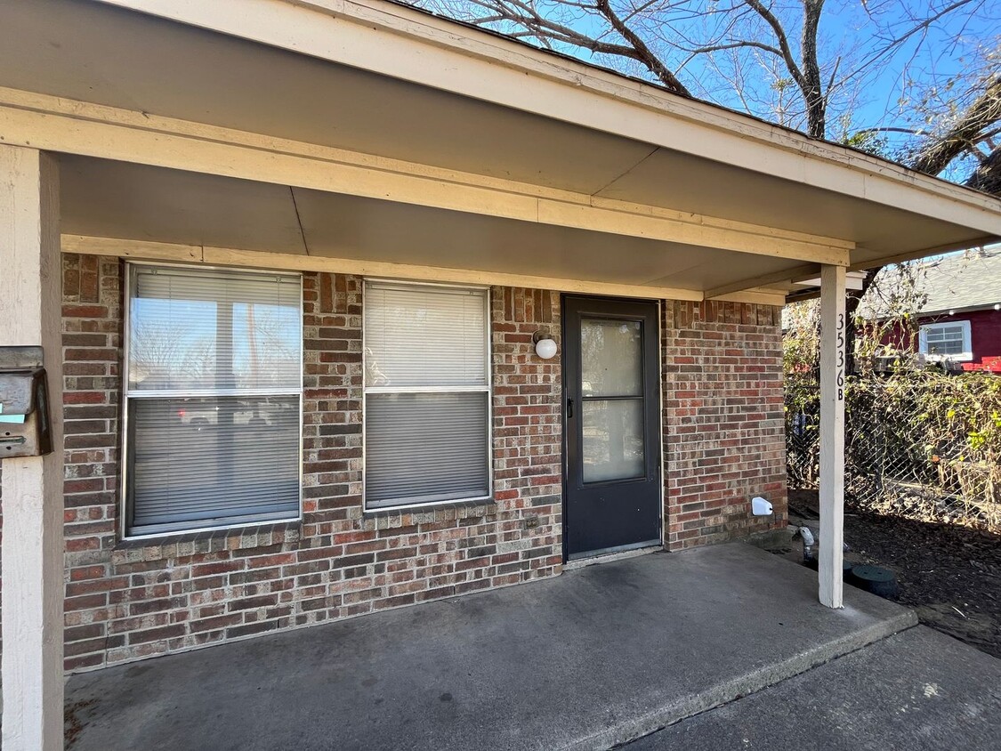 Foto principal - 2 Bedroom 1 Bath Duplex in Fort Worth