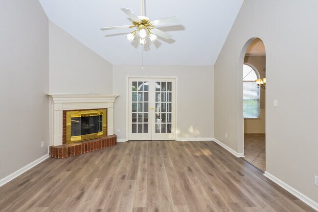 Foto del edificio - 1338 Wolf Ridge Dr