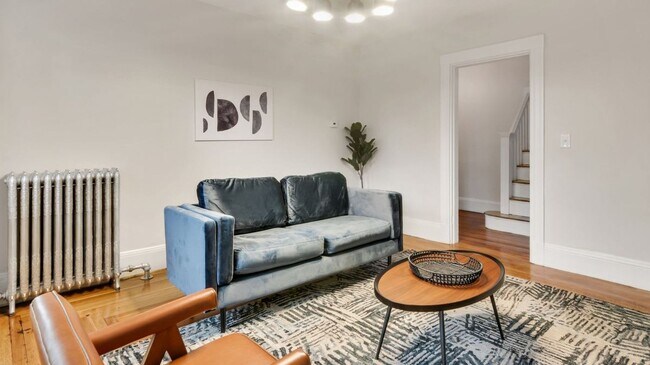 Building Photo - Nice 4.5 bedroom, 2-bathroom unit in lower Allston available for 9/1!