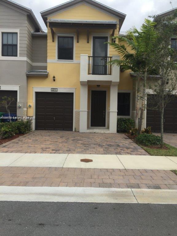 Foto principal - 6055 NW 104th Ct