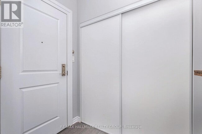 Photo du bâtiment - 682 Churchill Ave N