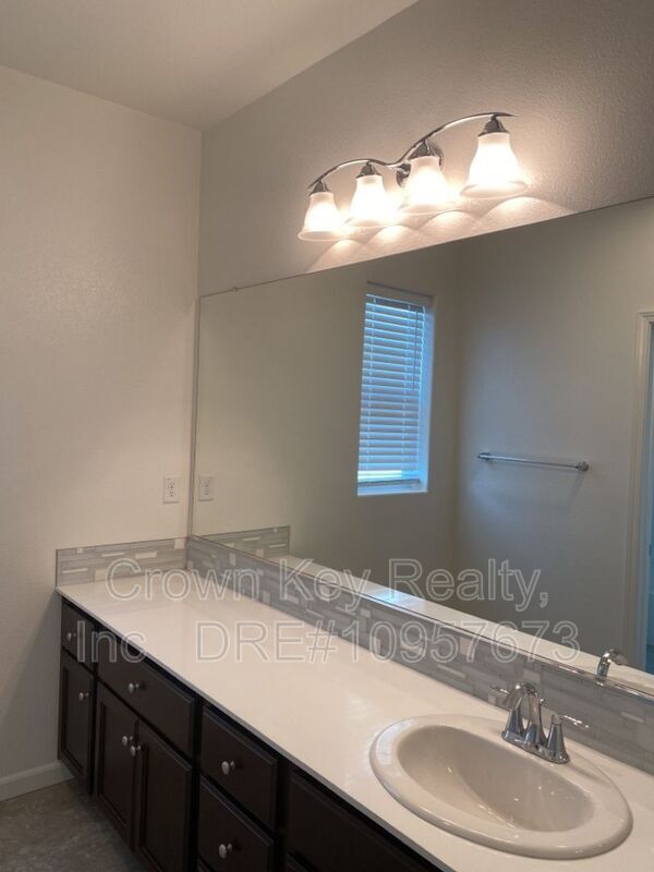 Building Photo - 2359 Northington Dr