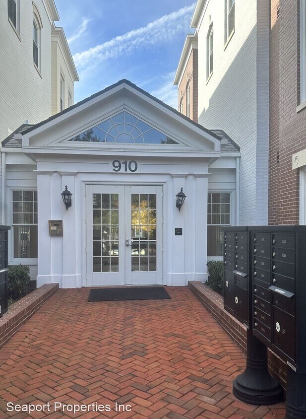 Foto principal - 1 br, 1.5 bath House - 910 Powhatan Street...