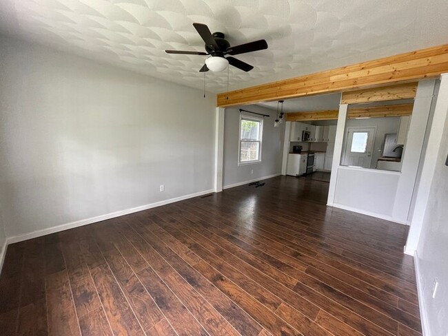 Building Photo - 4BD/1.5BA Single Family Home