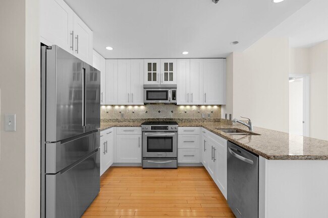Building Photo - 1125 Maxwell Ln