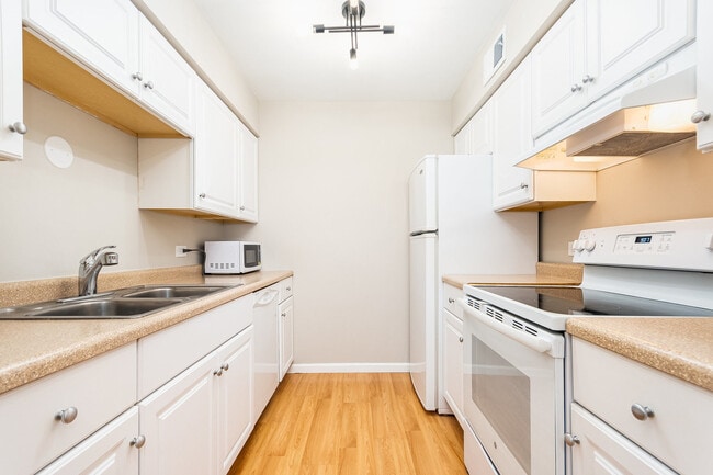 Building Photo - 6165 Knoll Wood Ct