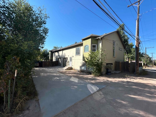 Photo - 913 E Uintah St (Colorado Springs, CO) Townhome