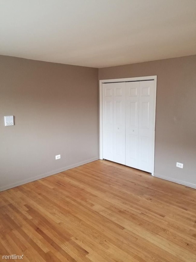 Building Photo - 1 br, 1 bath  - 956-960 E.85th St 960-2S