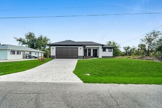 Building Photo - 7054 Rosemont Dr