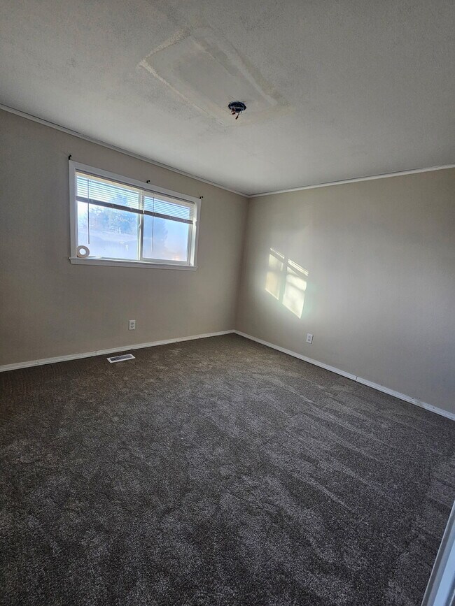 Foto del edificio - 180 NW Wilson Cir