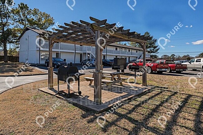 Building Photo - 3328 Meridian St N