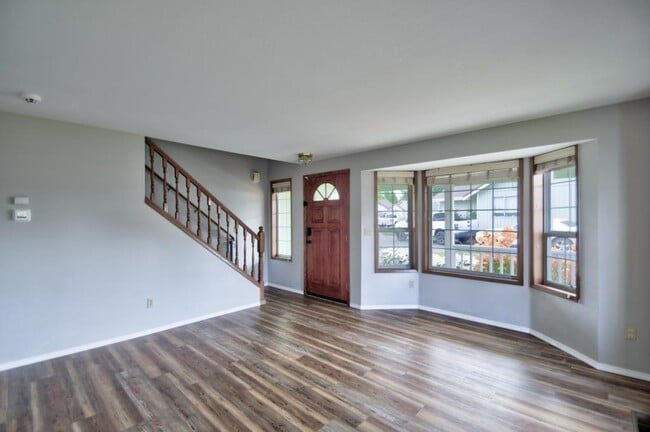 Building Photo - 6120 60th Ct SE