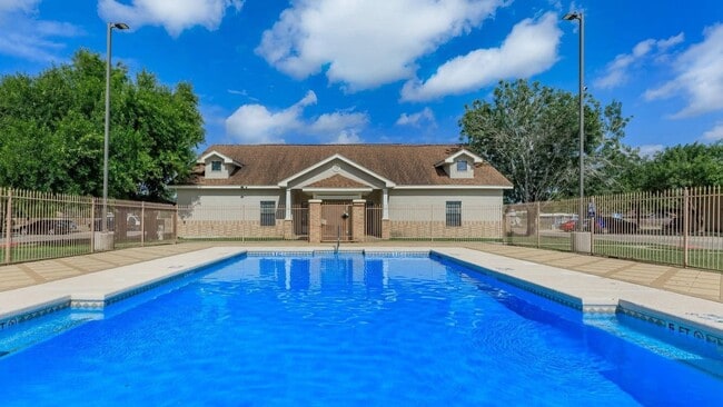 Building Photo - La Villa De Alton