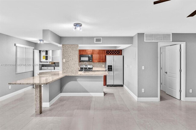 Foto del edificio - 2881 N Oakland Forest Dr