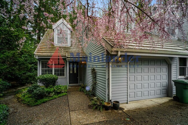 Building Photo - Amazing Attached Home in Lake Oswego is a ...