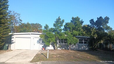 Building Photo - 1013 Lewis Dr