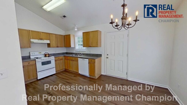 Foto del edificio - 3 BD/2BA Home in Azalea Trace w/Fenced Backyard and Exciting Updates Underway!