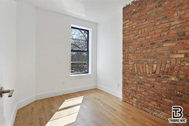 Foto del edificio - 3 bedroom in BROOKLYN NY 11206