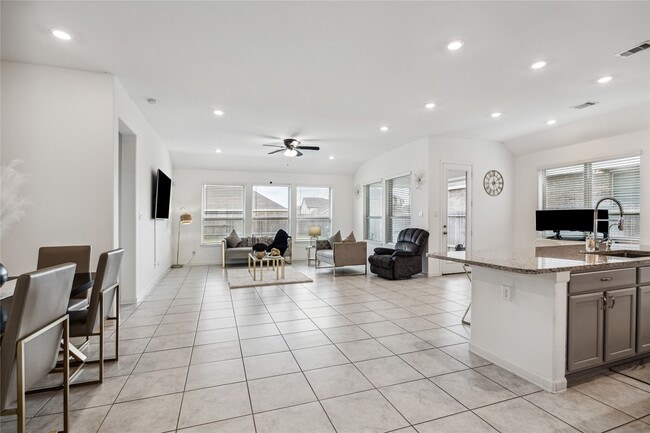 Foto del edificio - 2211 Keystone Ridge Ln