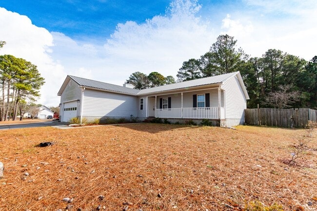 Building Photo - Great home in Hubert