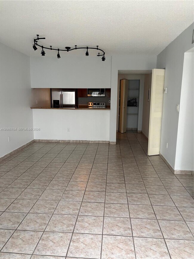 Foto del edificio - 18236 Mediterranean Blvd