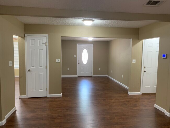 Foto del edificio - 255 Oakview Pl
