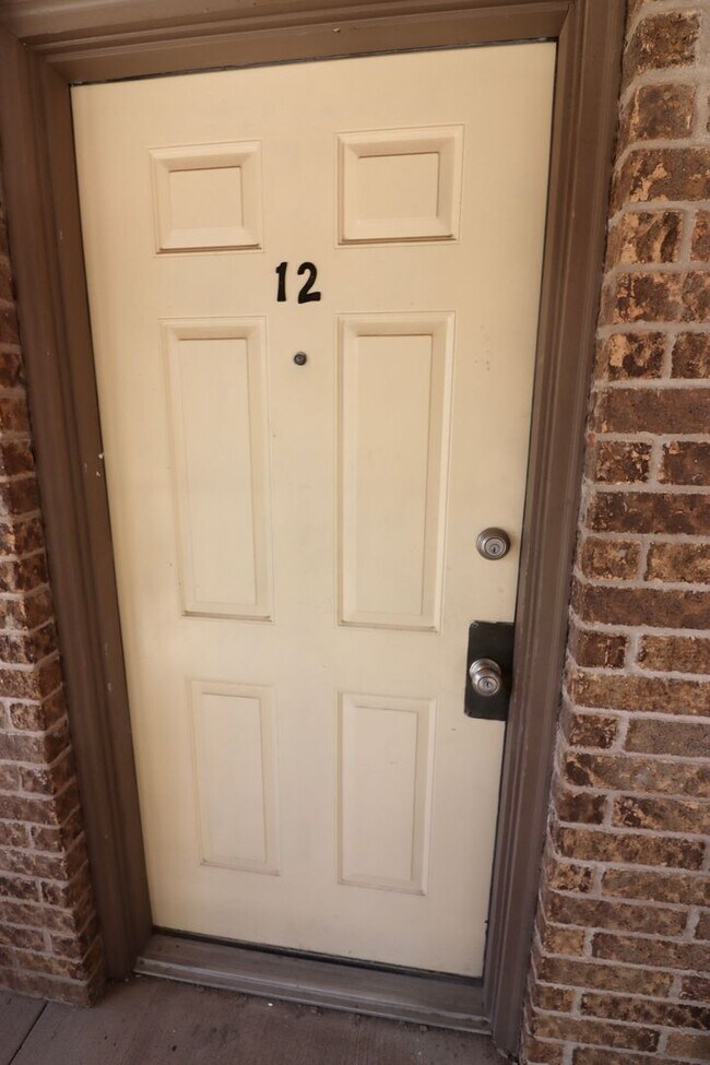 Building Photo - FOR LEASE! Newly Remodeled 2 BR - 1 BA Ups...