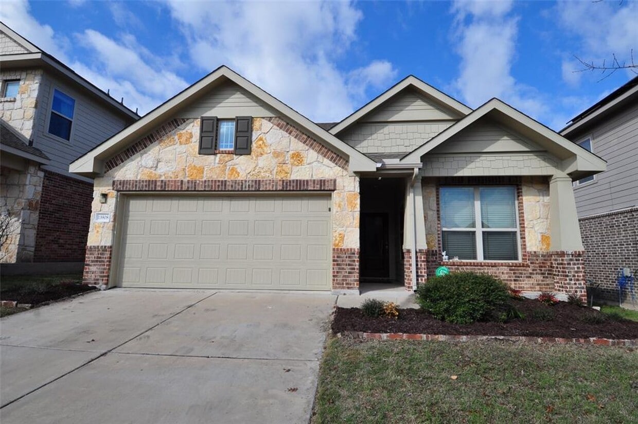 Foto principal - Open Single Story Home in Great Location
