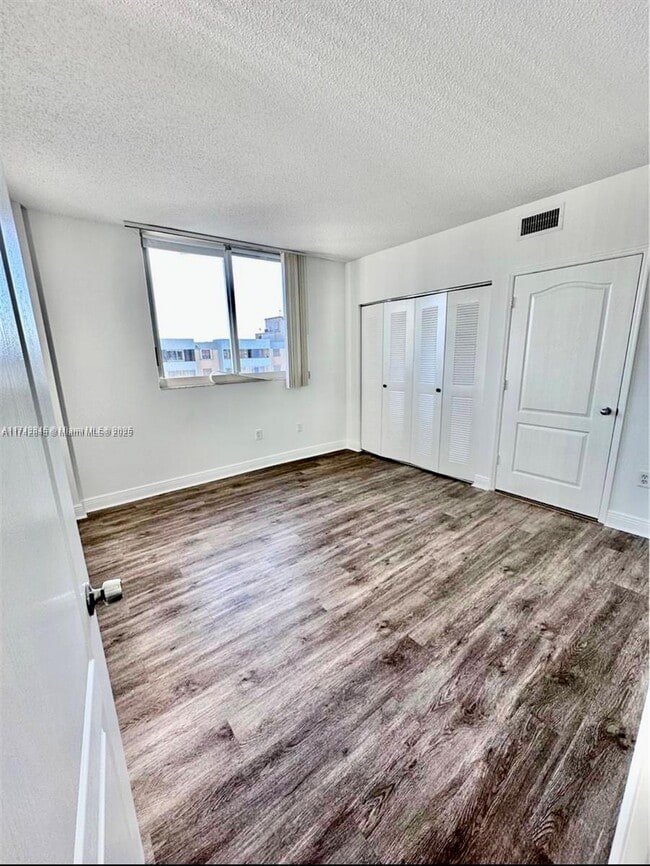 Foto del edificio - 5091 NW 7th St