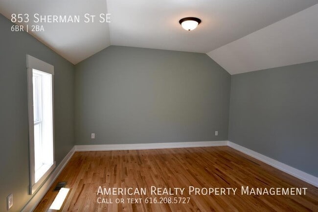 Foto del edificio - 853 Sherman St SE