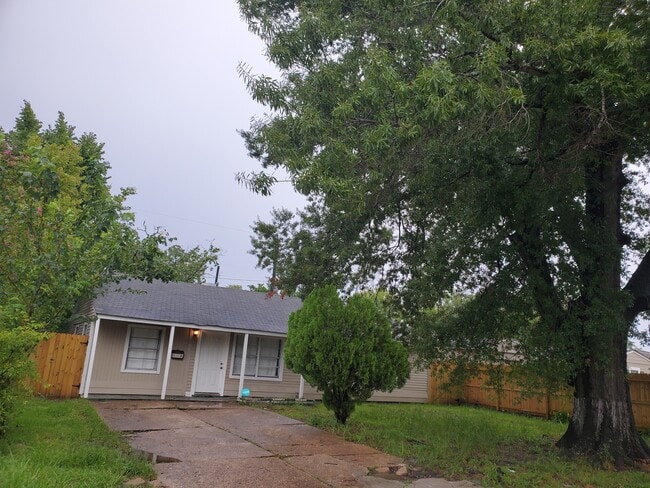 Photo - 5131 Lyndhurst Dr House