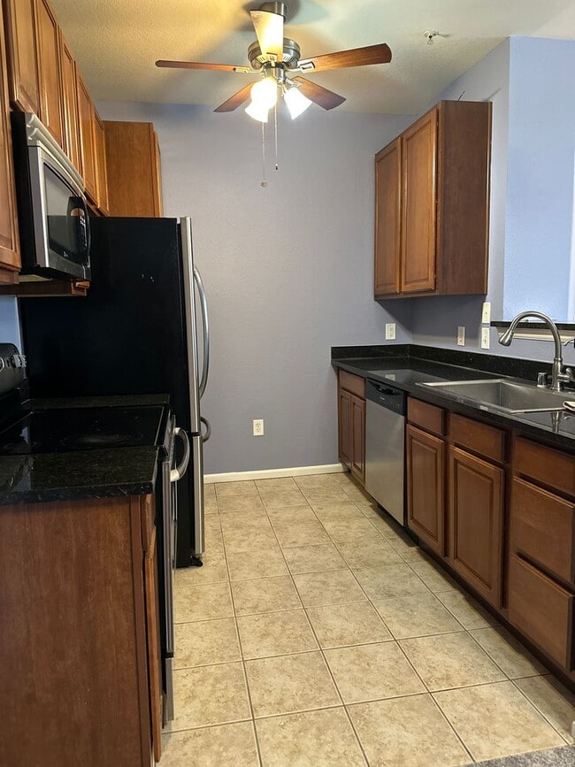 Building Photo - 2 bedroom 2 bathroom Condo in Erie