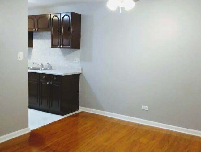 Building Photo - 570 Mesa Dr